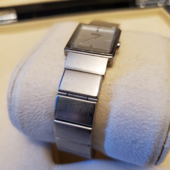 Vintage Seiko SS Square Dial Watch - Picture 9 of 13